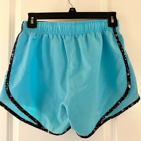 Nike athletic shorts - Picture 2 of 3